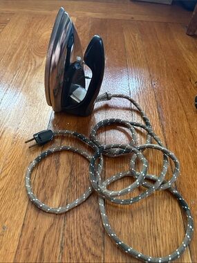 Vintage general electric 8 inch folding handle travel iron cloth cord retro 60’s